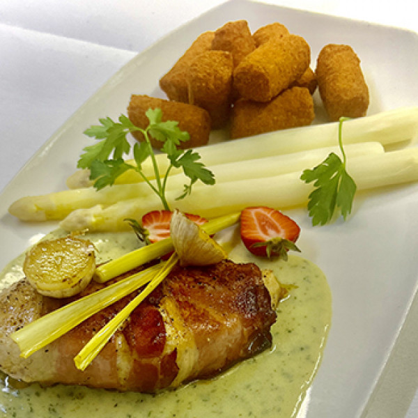 Schnitzel Flitzer - Restaurant Keull - 02541 / 880 195 - Mai - Schinken-Hähnchenbrust mit Spargel