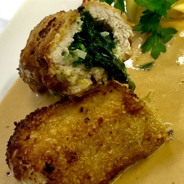 Schnitzel Flitzer - Restaurant Keull - 02541 / 880 195 - Juli - Schnitzel-Rollo Spinaci